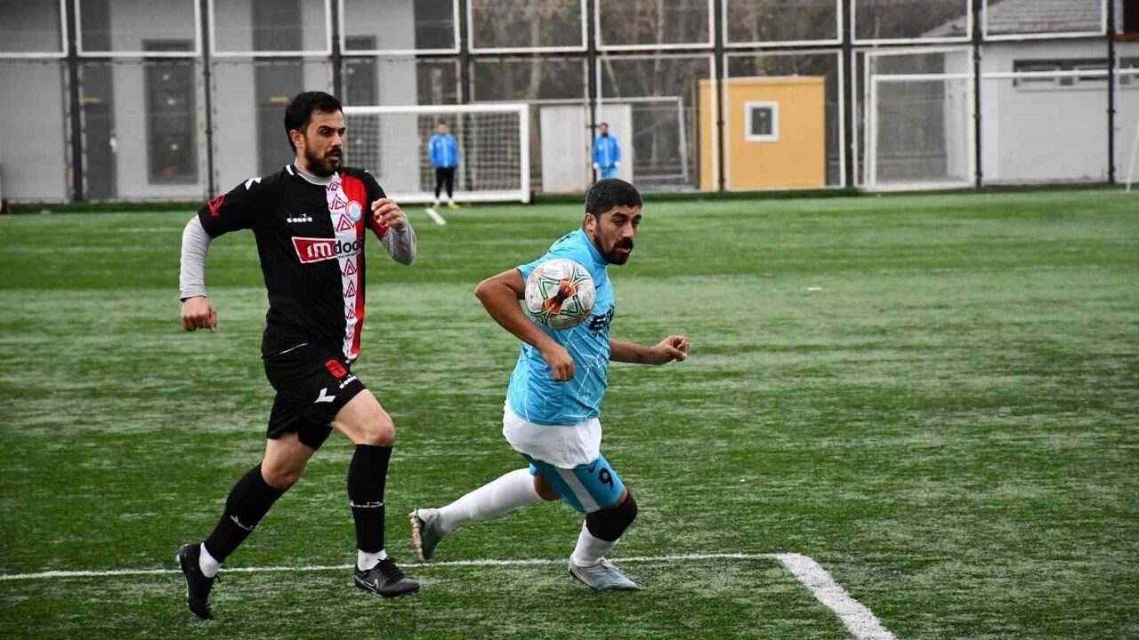Döğerspor, Sümer Stadı’ndaki derbide Döğergücü FK'yi 1-0 yendi