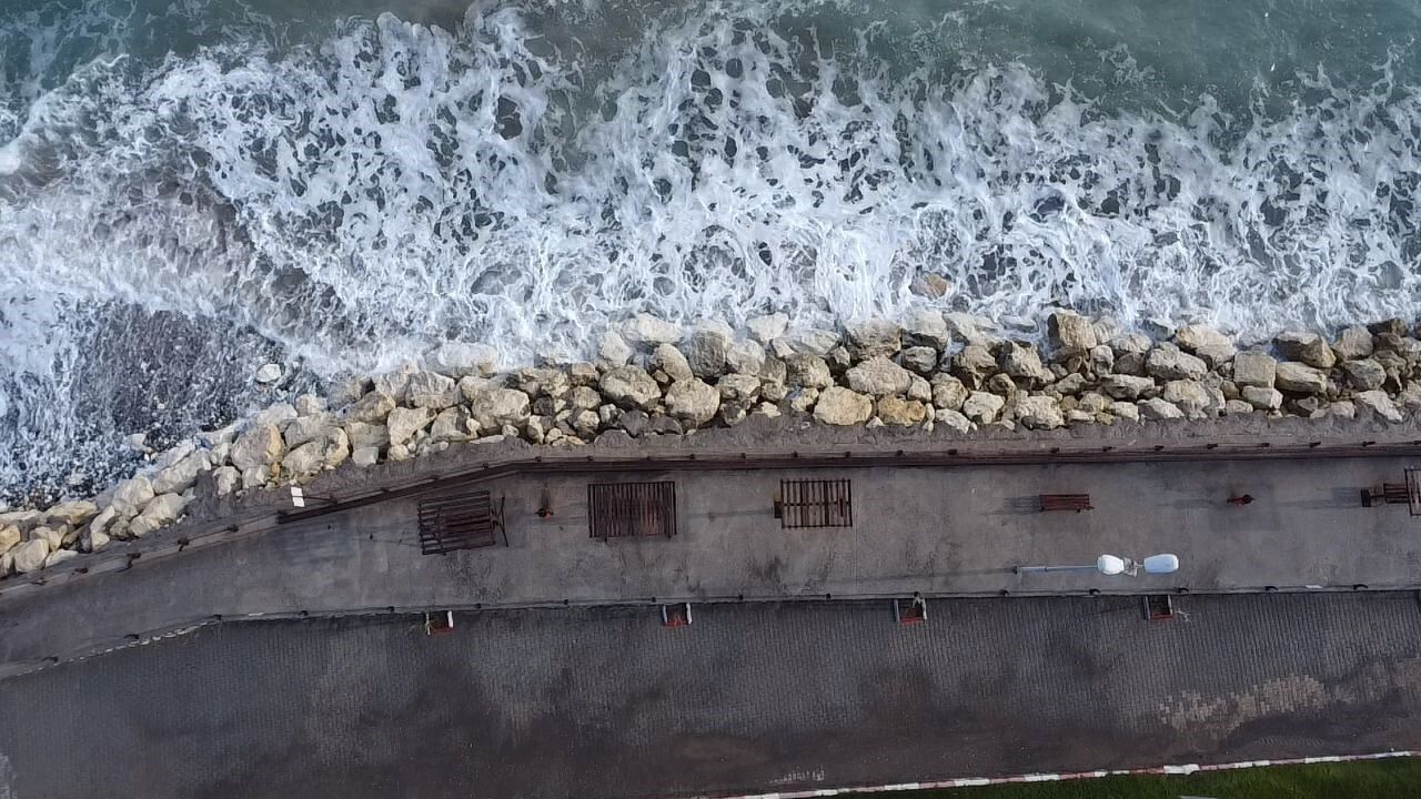 Doğu Akdeniz'de Mersin sahillerinde 4-5 metrelik dev dalgalar