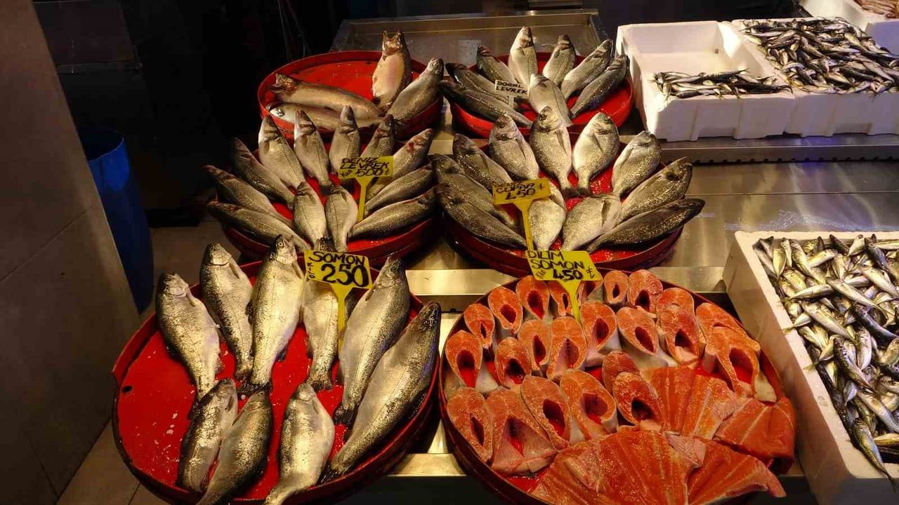 Doğu Karadeniz'de fırtına tezgâhları etkiledi: Hamsi azalırken istavrit öne çıktı