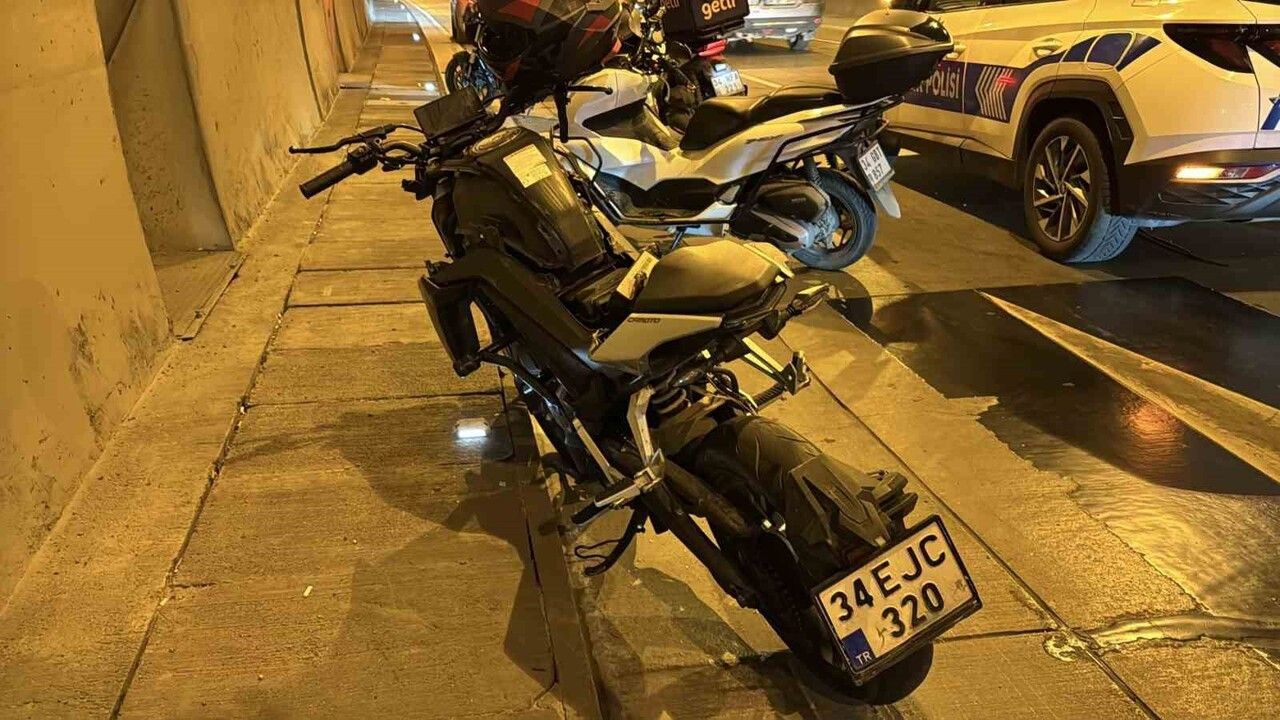 Dolmabahçe-Bomonti Tüneli'nde motosiklet otomobile çarptı: sürücü ağır yaralandı