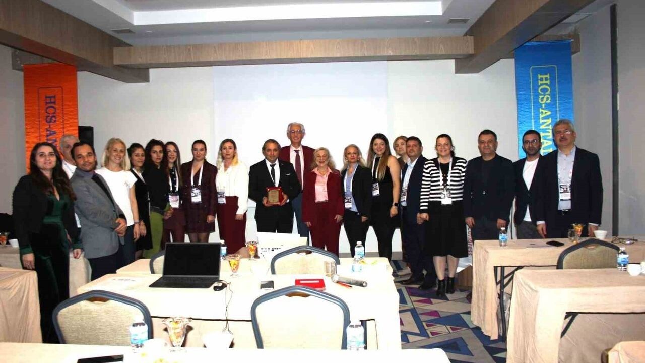 Dr. Ayhan Tabur’un Acil Tıp Eğitiminde Dijitalleşme Çalışması Antalya’daki Kongrede Poster İkinciliği Kazandı