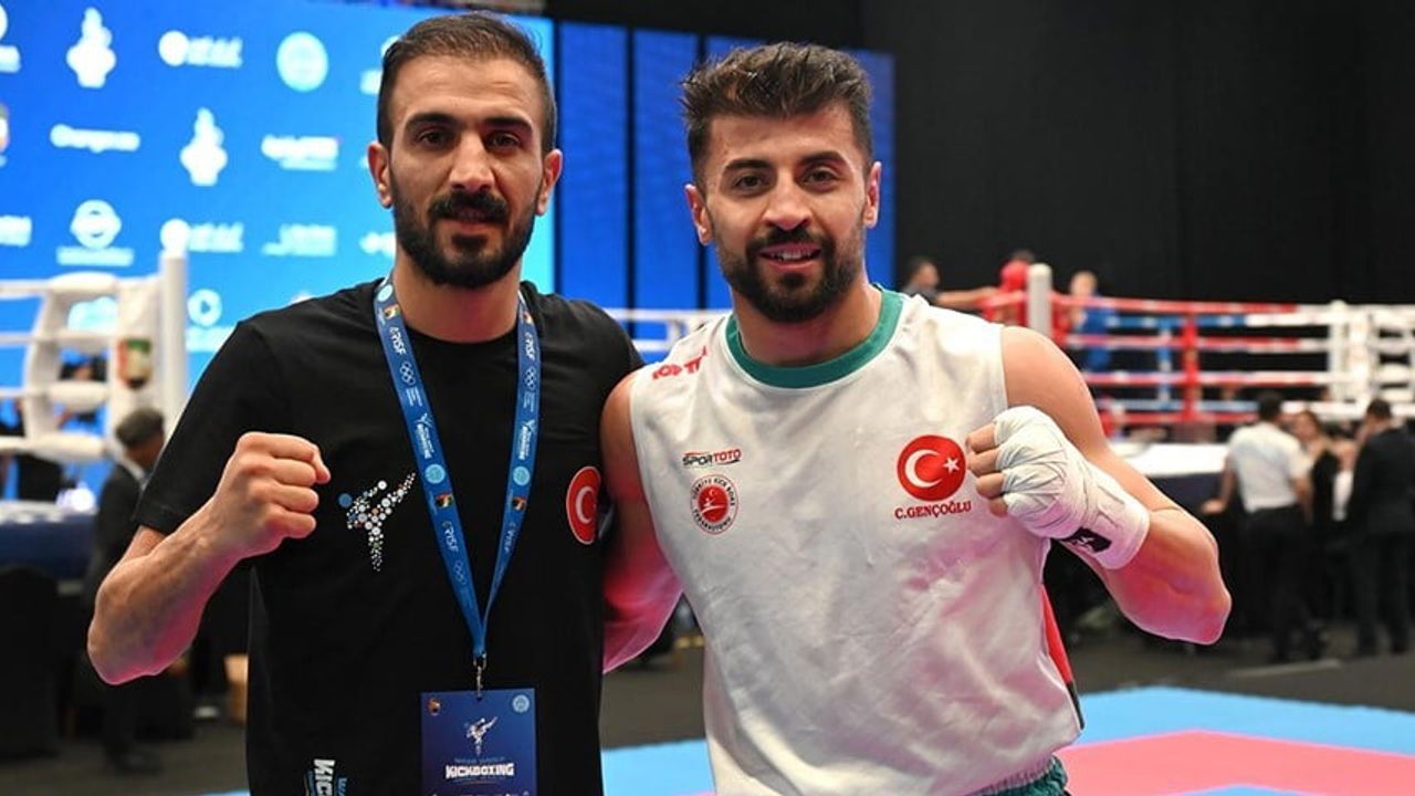 Dr. Cebrail Gençoğlu, 63 kg Kick Light'ta Dünya İkincisi