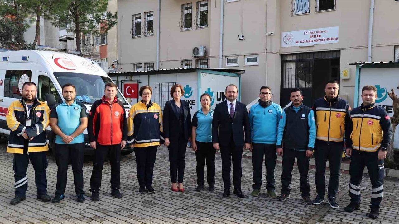 Dr. Eser Şenkul, '1-7 Aralık Acil Sağlık Hizmetleri Haftası' kapsamında UMKE ekibiyle buluştu