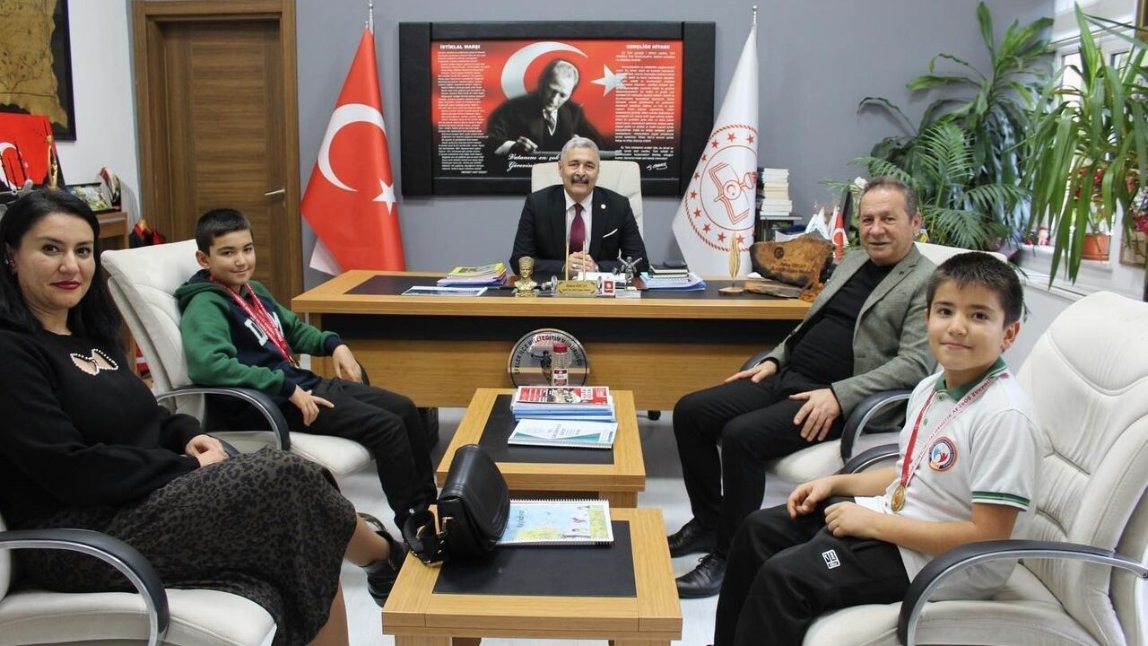 Dr. Fevzi Mürüvet Uğuroğlu Ortaokulu Öğrencileri Paralimpik Yüzmede İl Birincisi Oldu