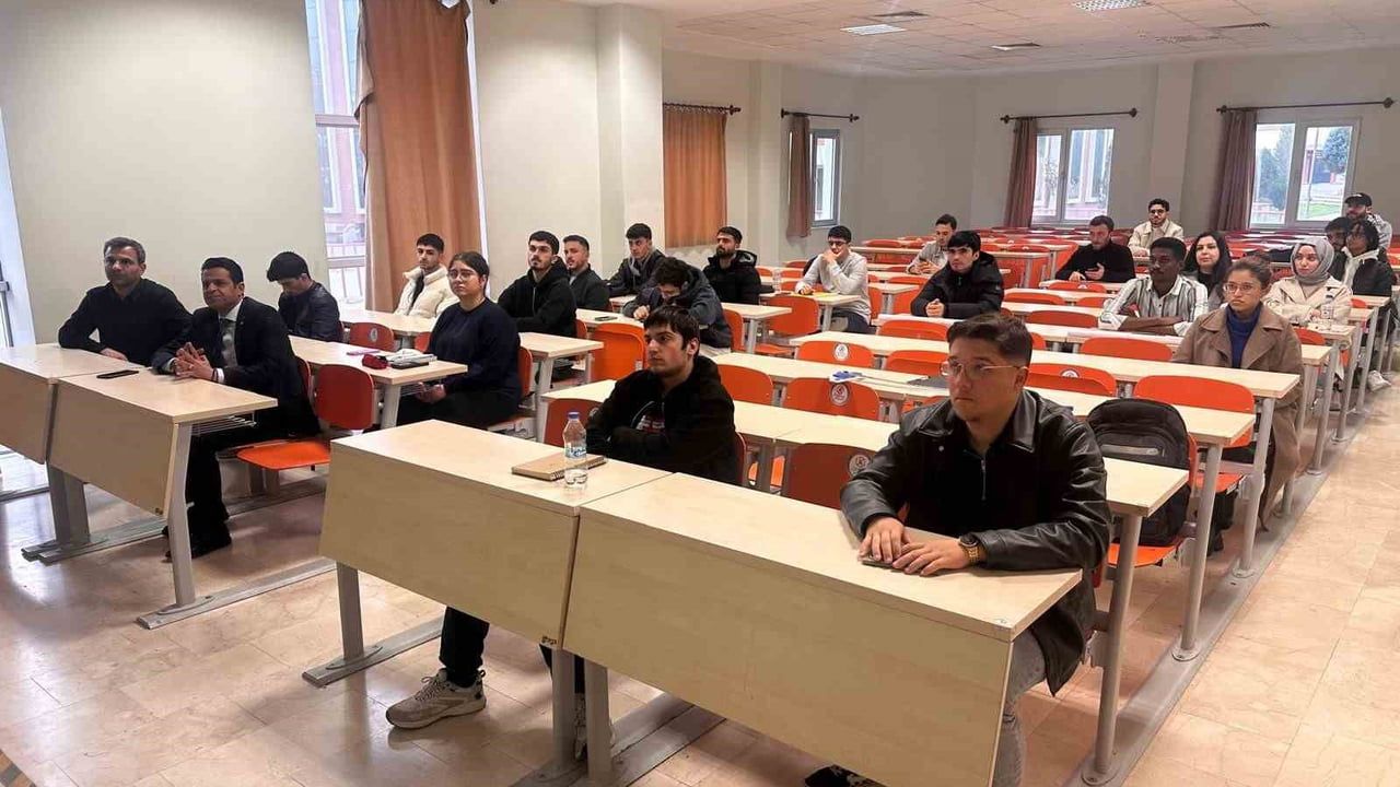 DSİ Eskişehir Bölge Müdürlüğü, BŞEÜ İnşaat Mühendisliği'nde 'Su Yapıları' Sunumu Gerçekleştirdi