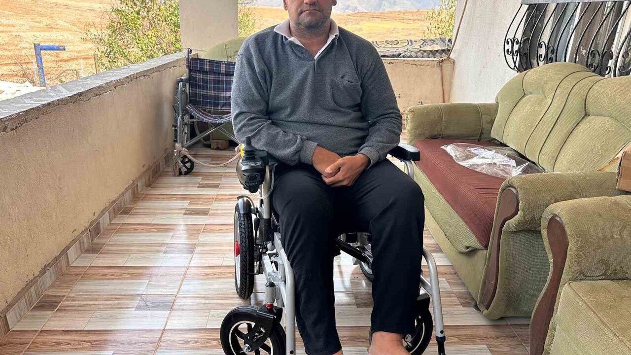 Dünya Engelliler Günü'nde akülü sandalye dağıttı: Polis memuru Mustafa Şahin umut oldu