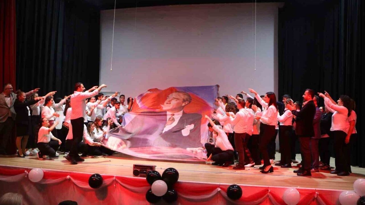 Dünya Engelliler Günü: Söke'de Özel Öğrencilerden Ritim, Halk Oyunları ve Koro Gösterileri