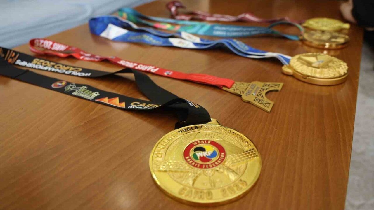 Dünya Şampiyonu Eray Şamdan’dan Başkan Bıyık’a madalyalı ziyaret