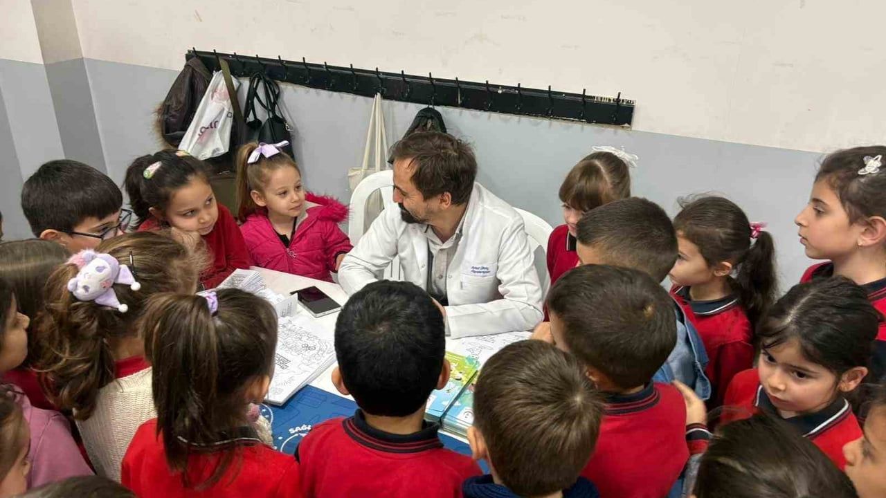 Düzce Aziziye İlkokulu'nda 'Sağlıklı Çocuk, Sağlıklı Gelecek' Etkinliği — 380 Öğrenciye Sağlık Eğitimi