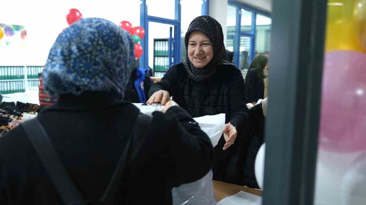 Düzce Belediyesi 'Bir Bot, Bir Mont' kampanyasını başlattı