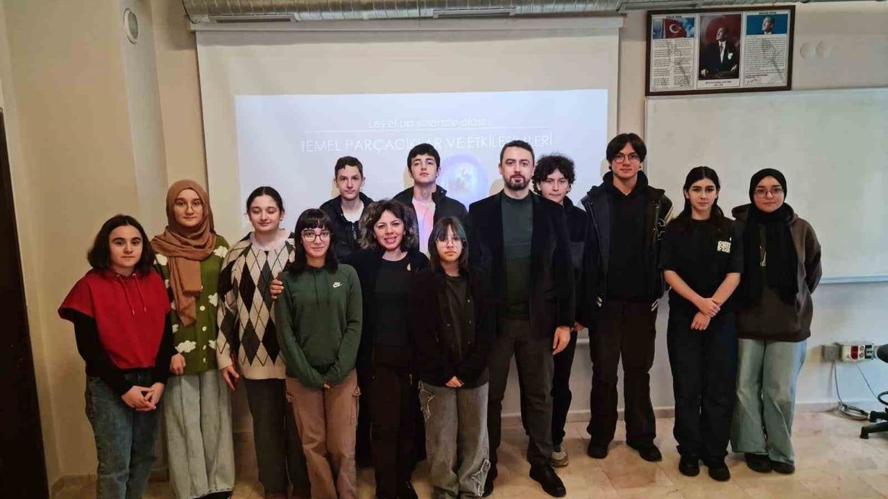 Düzce BİLSEM Lise Öğrencilerine 'Temel Parçacıklar ve Etkileşimleri' Konulu Teorik ve Uygulamalı Dersler Verdi