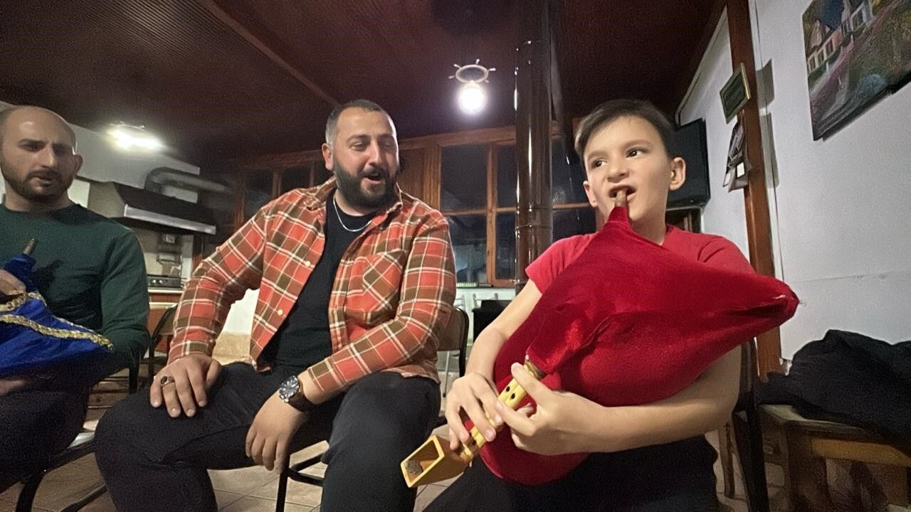 Düzce'de 8 yaşındaki tulumcu Ahmet Semih Toraman: Sipsiden tuluma, Artvin ve Rize ezgileriyle hızlı ilerleyiş