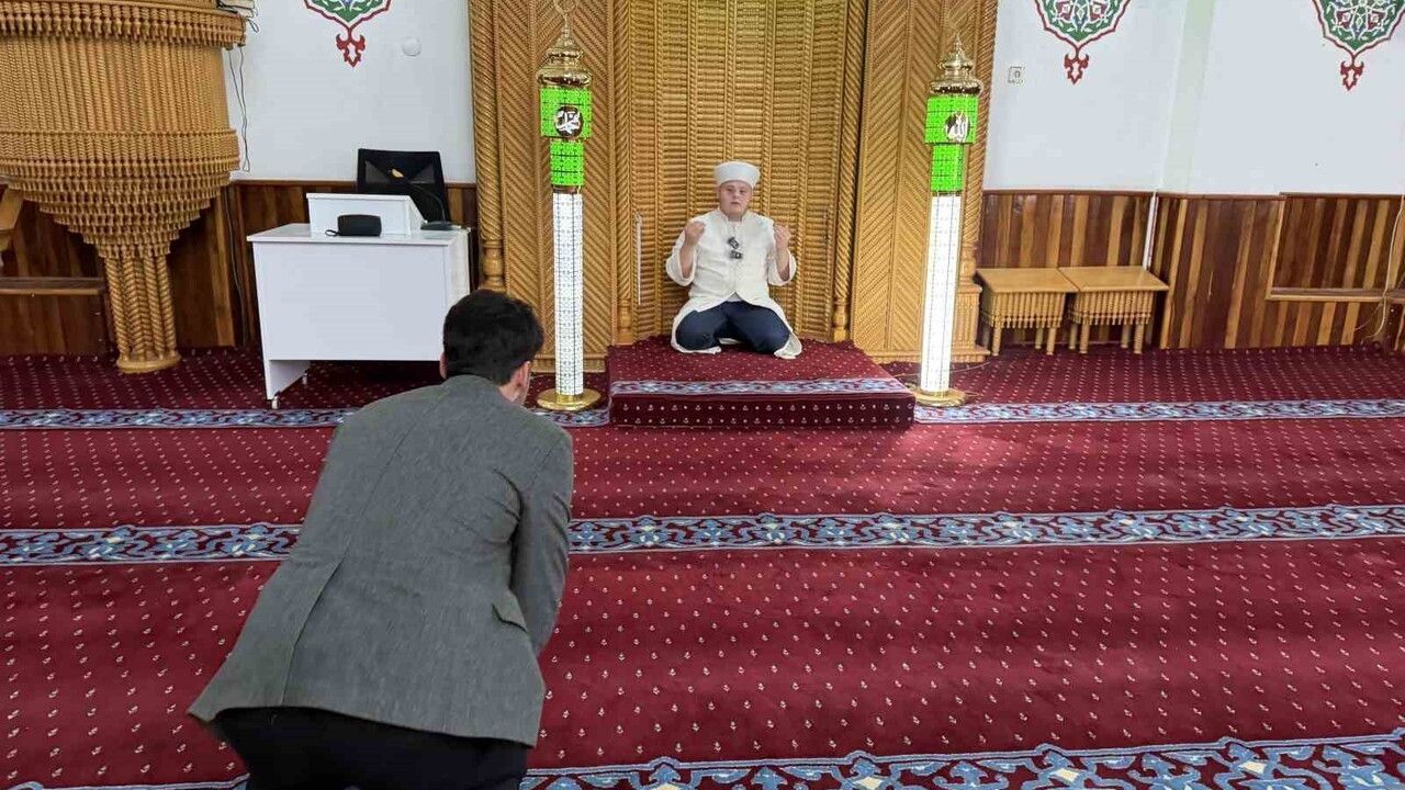 Düzce’de Down sendromlu Fırat Öztürk’ün Dünya Engelliler Günü’ndeki cami vaazı ilgi çekti