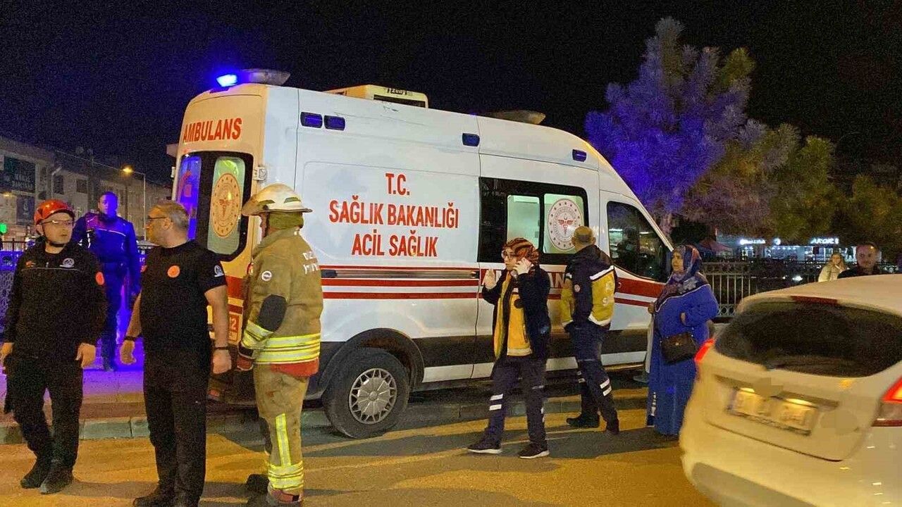 Düzce’de köprüye çıkan genç kadın polis ve itfaiye ekiplerinin ikna çabasıyla indirildi