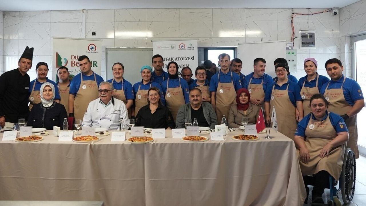 Düzce'de Kusursuz Kafe Çalışanları Pizza Yarışmasında Hünerlerini Sergiledi