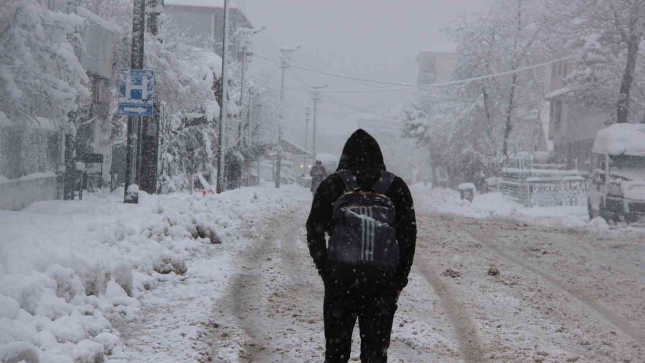 Düzce'de olumsuz hava nedeniyle Yığılca'da okullar 31 Aralık 2025'te kısmen tatil edildi