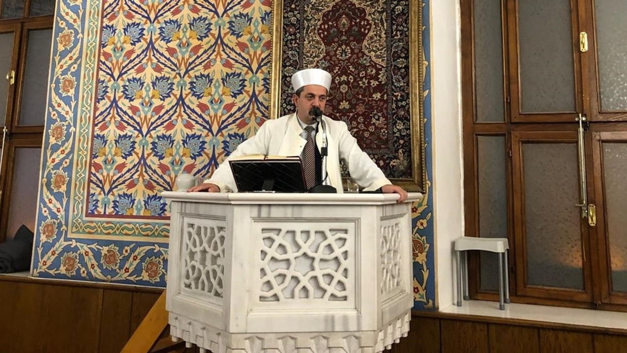 Düzce'de Regaip Kandili Merkez Büyük Camii'nde Dualarla İdrak Edildi