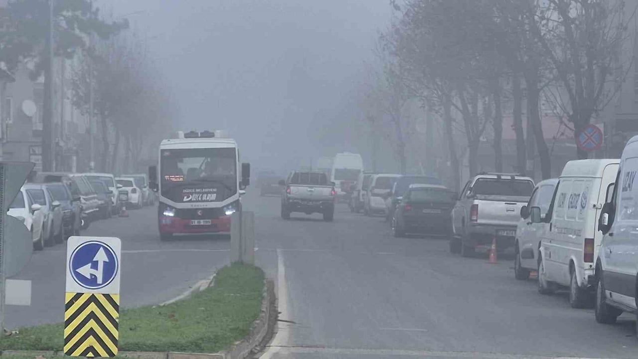 Düzce'de Sis Etkili: Görüş Mesafesi Gece 10, Sabah 30 Metreye Düştü