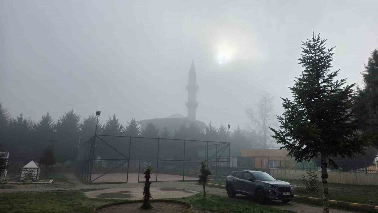 Düzce'de sis etkili oldu: Görüş mesafesi 20-50 metreye düştü