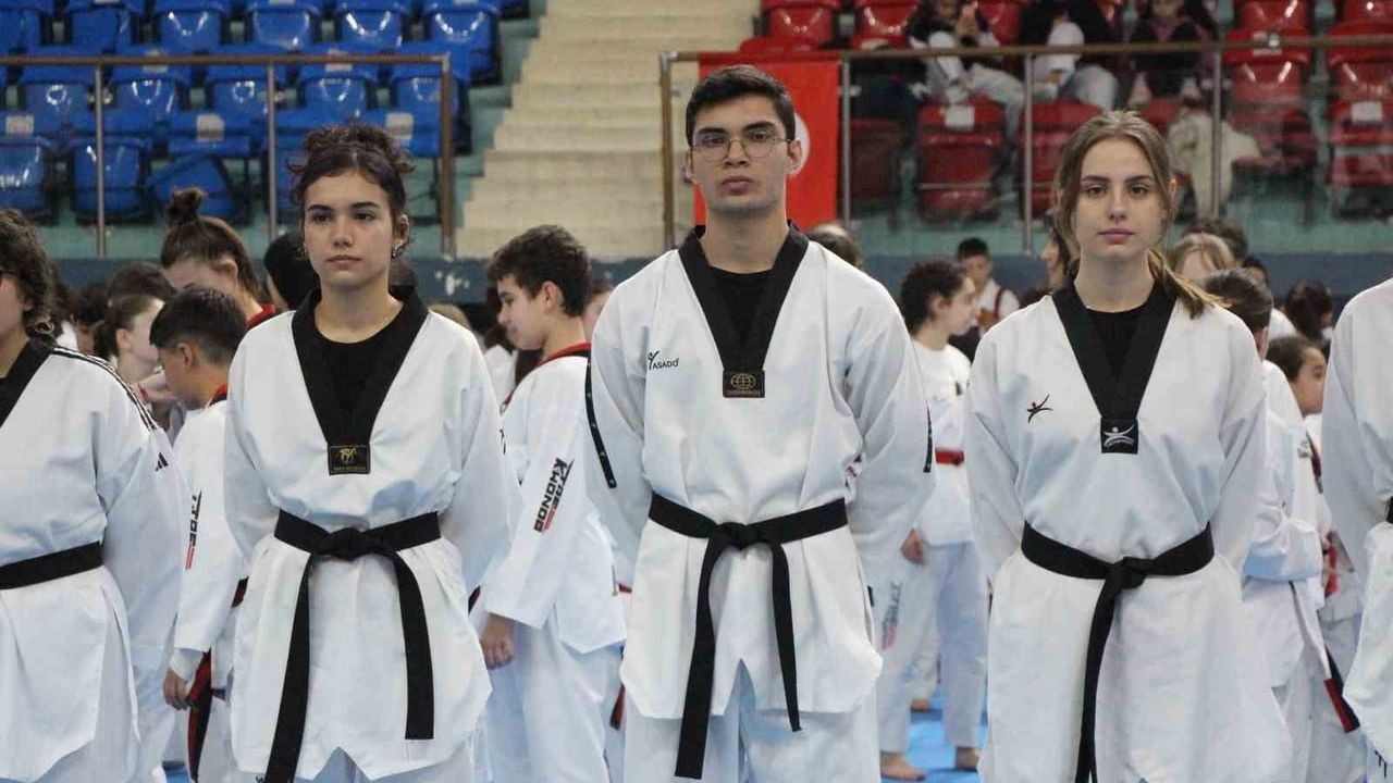 Düzce'de Türkiye Taekwondo Federasyonu 2025 Siyah Kuşak Dan/PUM Terfi Sınavları Yapıldı