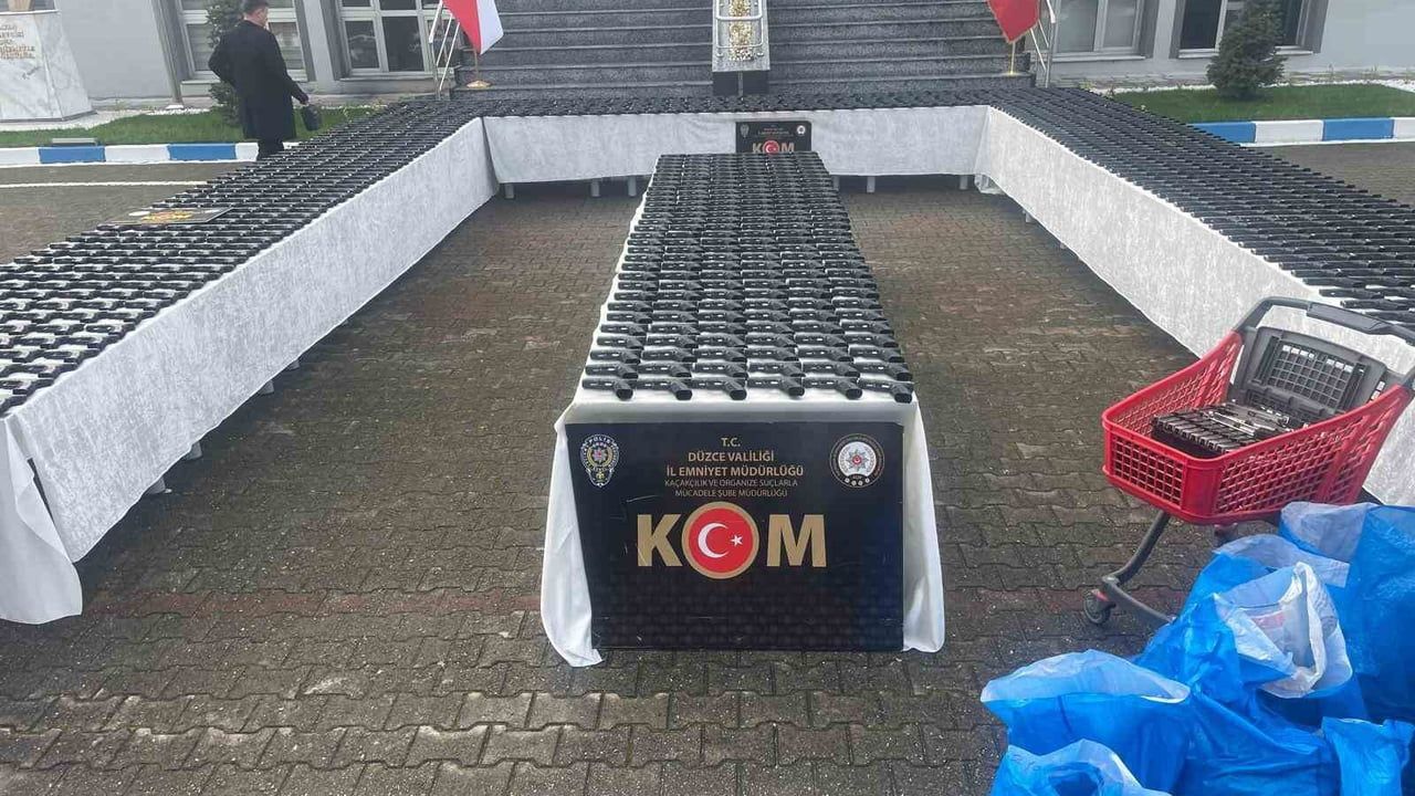 Düzce'de yolcu otobüsünde 46 bin 655 silah parçası ele geçirildi; 6 gözaltı