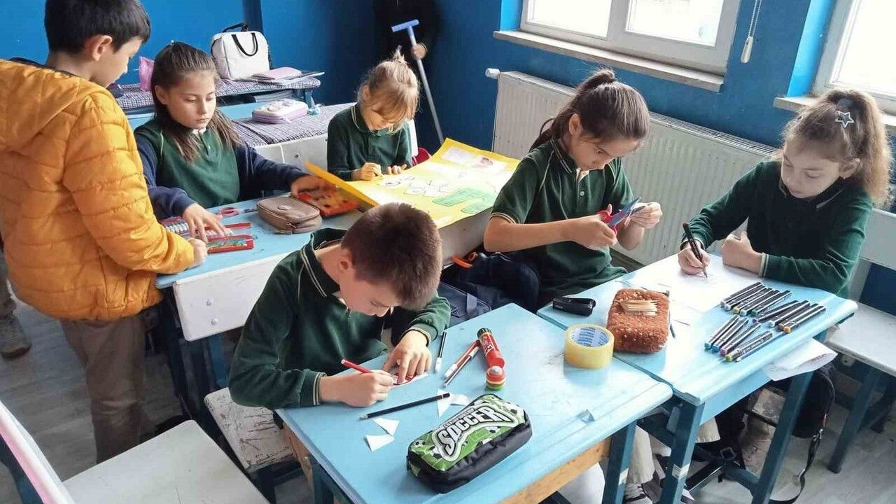Düzce Karaçalı Süperlit İlkokulu 4/B'den sağlıklı yaşam için afiş ve slogan etkinliği