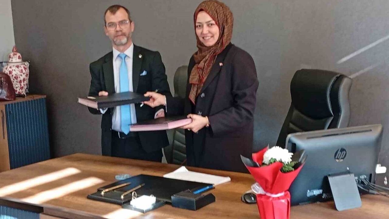 Düzce Üniversitesi ile Akçakoca Süha Güven Anadolu Lisesi arasında turizm eğitimi iş birliği protokolü imzalandı