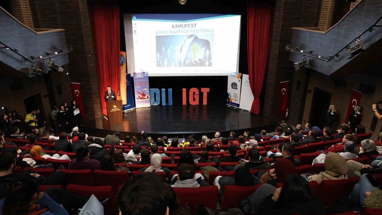 Düzce Üniversitesi'nde 'Kamufest' düzenlendi: Öğrenciler ile kamu kurumları bir araya geldi