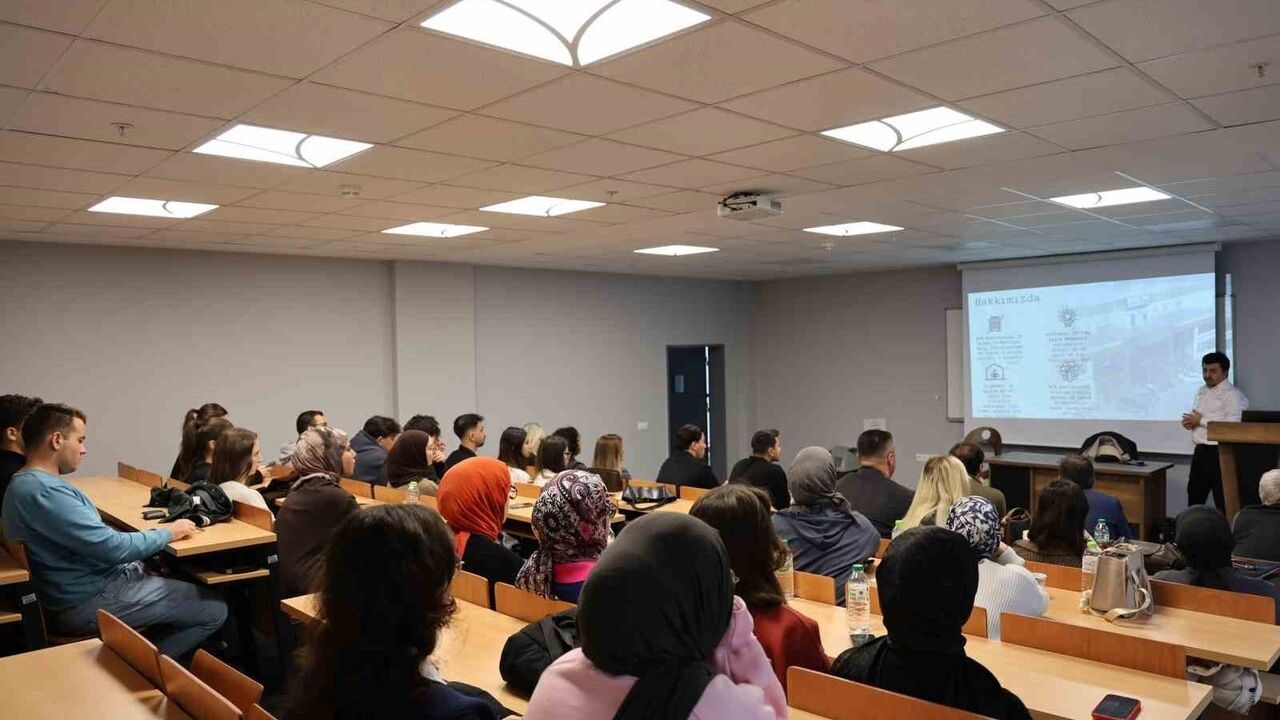 Düzce Üniversitesi'nde "Topraklı ve Topraksız Seralarda Modern Üretim Yöntemleri" konferansı düzenlendi