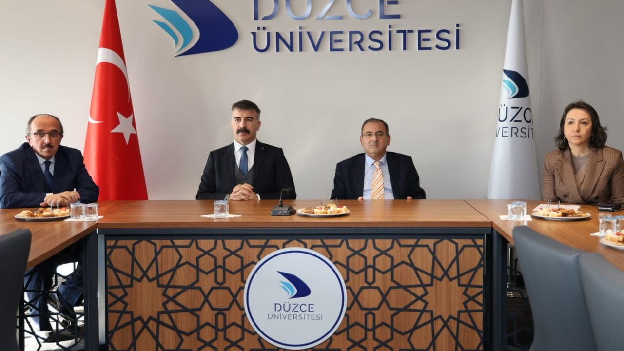 Düzce Üniversitesi'nde 'Yüzyıllık Süreçte Türkiye’nin Dış Göç Politika Analizi ve Belediyeler İçin Politika Önerileri' projesinin kapanış toplantısı