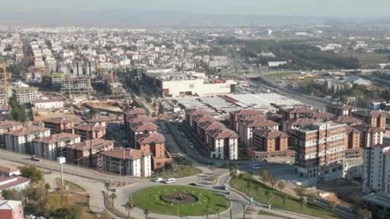 Ebrar Sitesi Çevresinde Ticari Hayat Yeniden Canlanıyor: 120 İş Yerinin Teslimiyle Esnaf Yeni Dükkanlarda