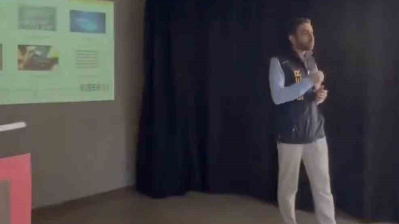 Eceabat’ta emniyet ekipleri ortaokul ve lise öğrencilerini siber güvenlik ve zorbalık konularında bilgilendirdi