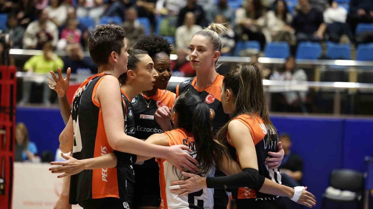 Eczacıbaşı Dynavit, Aydın'da 3-0 Kazandı — Vodafone Sultanlar Ligi 13. Hafta