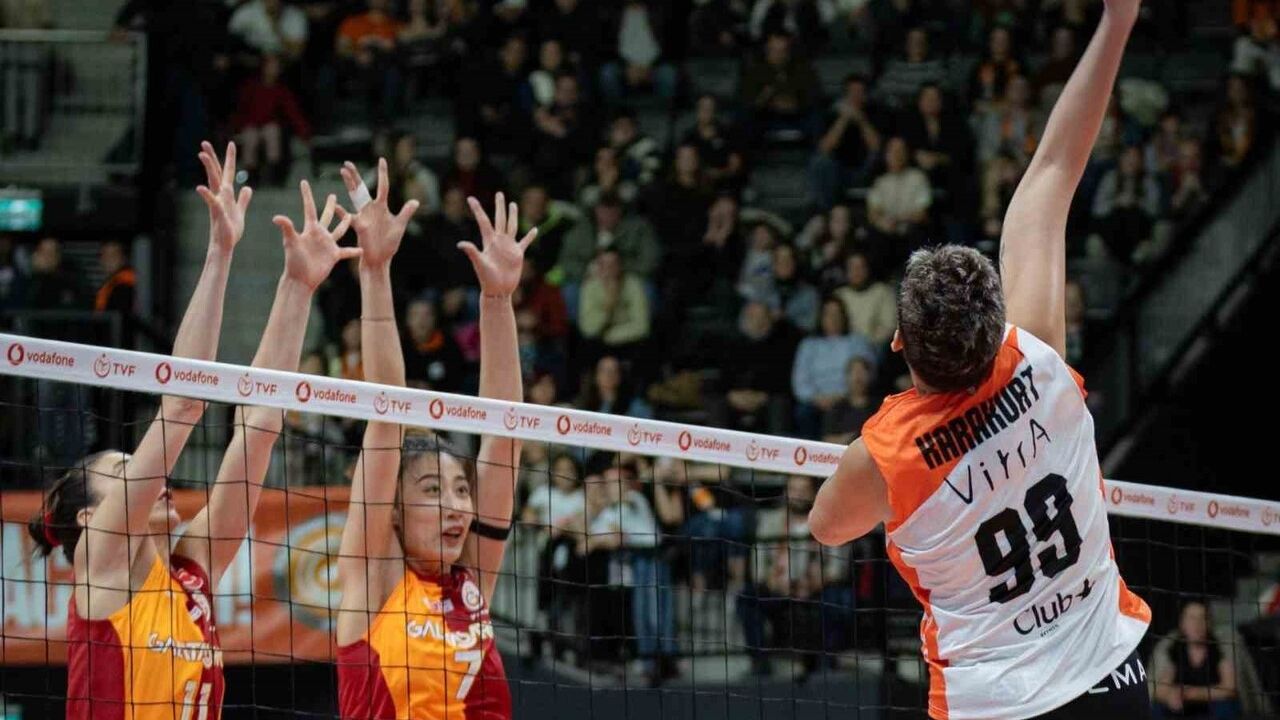 Eczacıbaşı Dynavit, Vodafone Sultanlar Ligi 12. haftasında Galatasaray Daikin'i 3-0 yendi