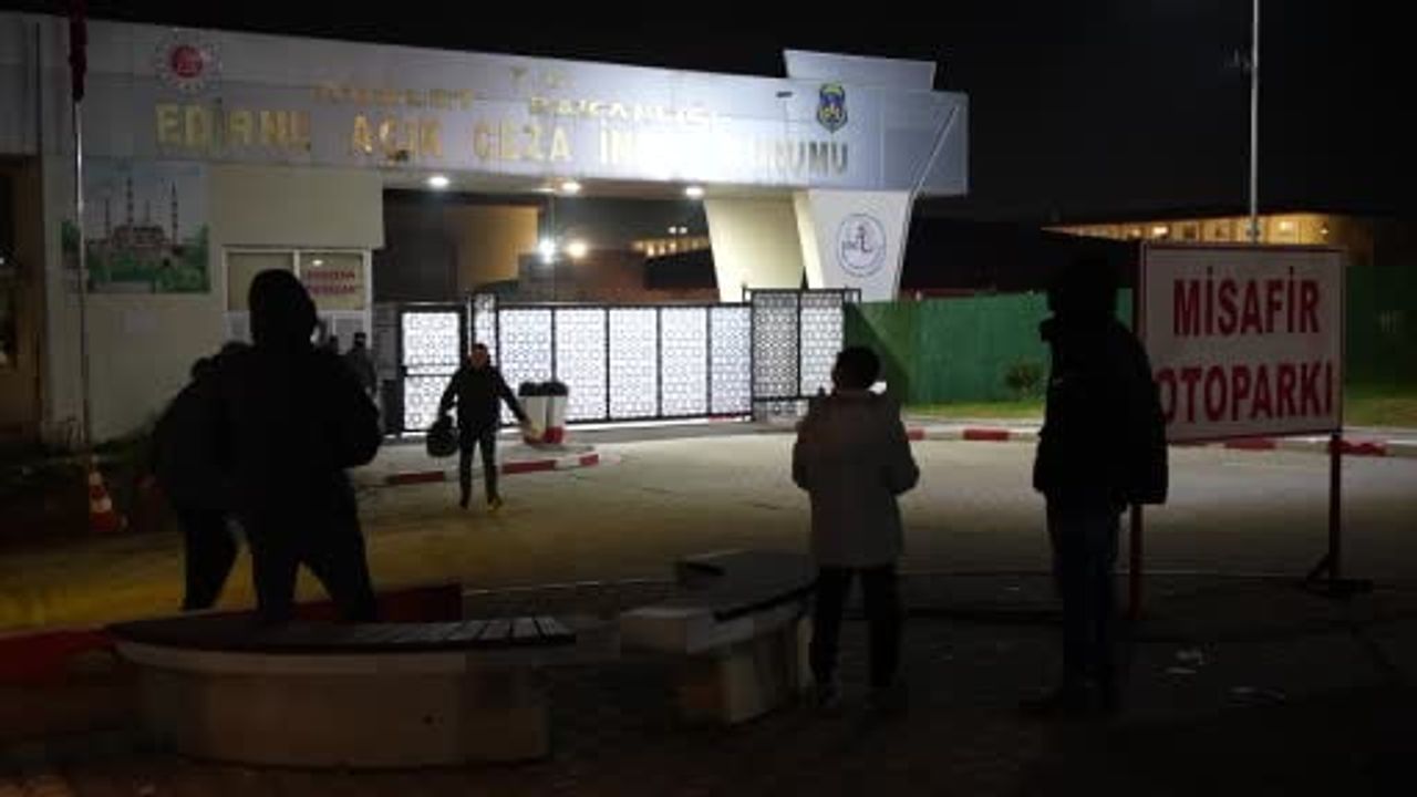Edirne Cezaevi'nde tahliye sevinci: Röportaja giren mahkum 'Babalara selam' dedi
