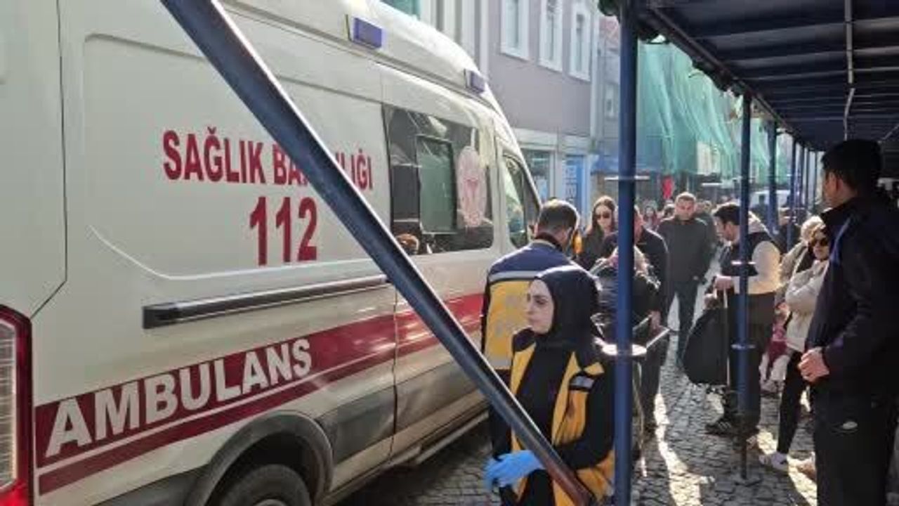 Edirne'de bozuk kaldırımda takılan kadın düştü, yüzünden yaralandı