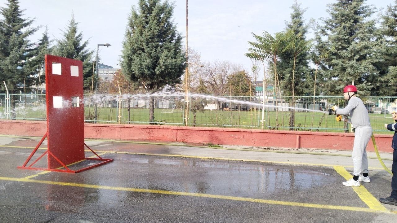 Edirne'de itfaiye ve zabıta alımı: 73 aday zorlu parkurda değerlendirildi
