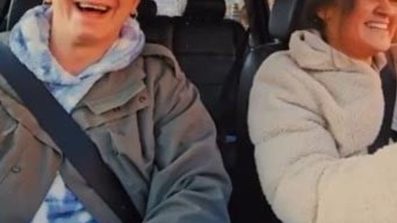 Edirne'de kanseri yenen genç mimar eşiyle kent turunda sevinci paylaştı