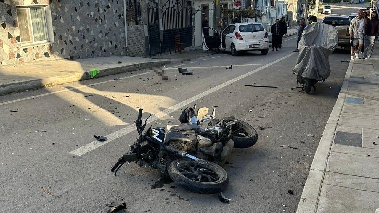 Edirne'de otomobille çarpışan motosiklet sürücüsü hayatını kaybetti