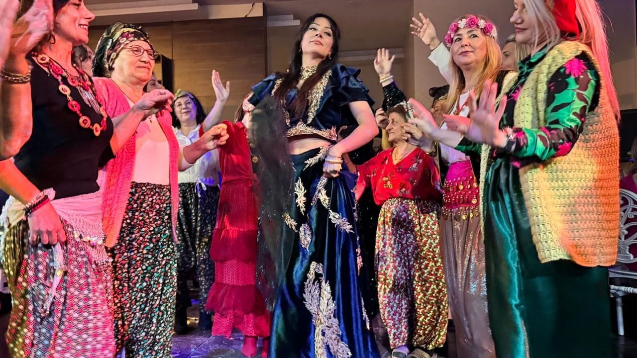 Edirne'de Roman Gecesi: Sandıklardan Çıkarılan Trakya Kıyafetleriyle 9/8 Canlandı