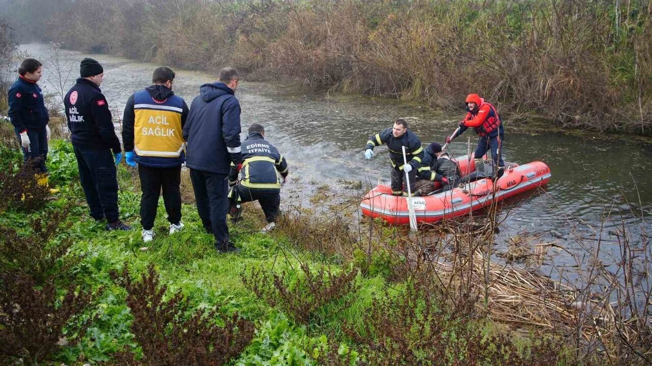 Edirne'de sulama kanalına düşen araçta 18 yaşındaki genç hayatını kaybetti; kaçan arkadaşlar için soruşturma