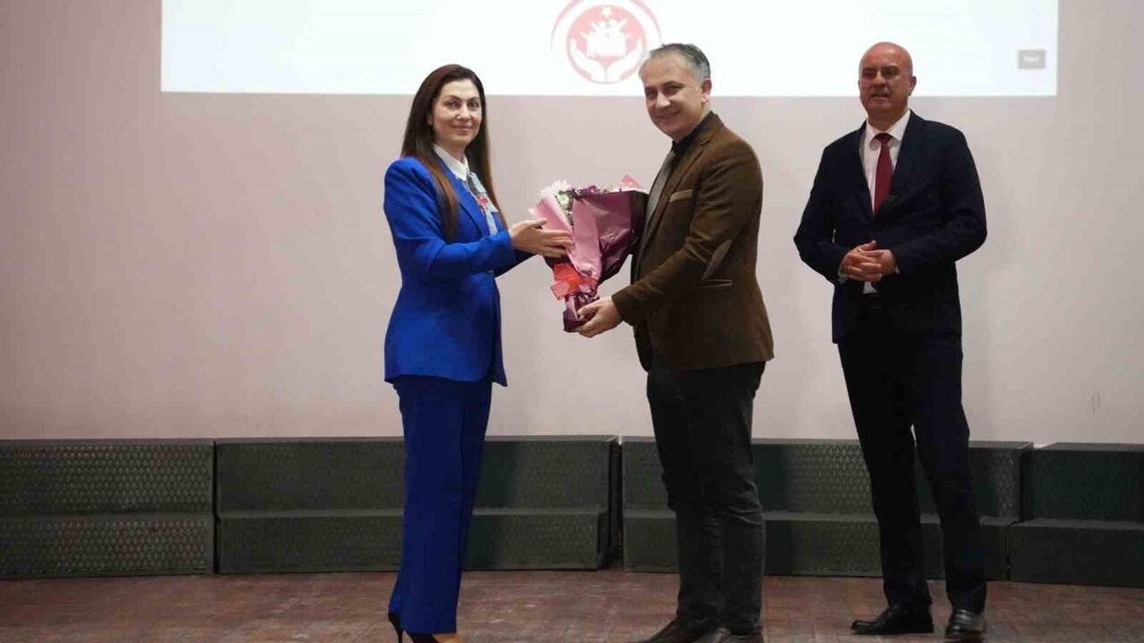 Edirne'de uzman uyarısı: 3 yaşından önce telefon ve tablet çocuk gelişimini olumsuz etkiliyor