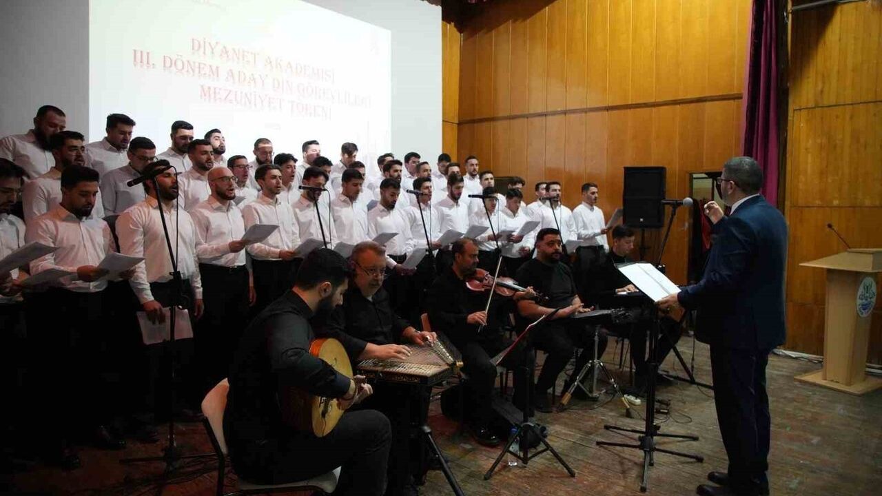 Edirne Dini İhtisas Merkezi 45 hafız aday din görevlisini mezun etti