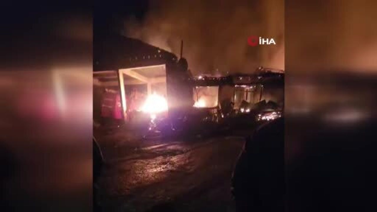 Edirne Pazardere Köyü'nde Yangın: 2 Biçerdöver, 2 Otomobil, 2 Römork ve Bir Ev Zarar Gördü