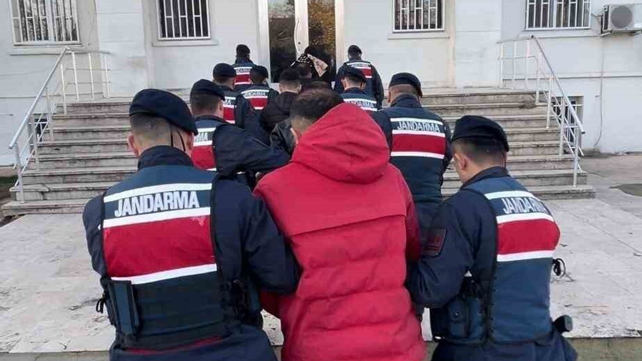 Edirne Uzunköprü'de yurt dışına kaçma girişiminde 5 kişi tutuklandı