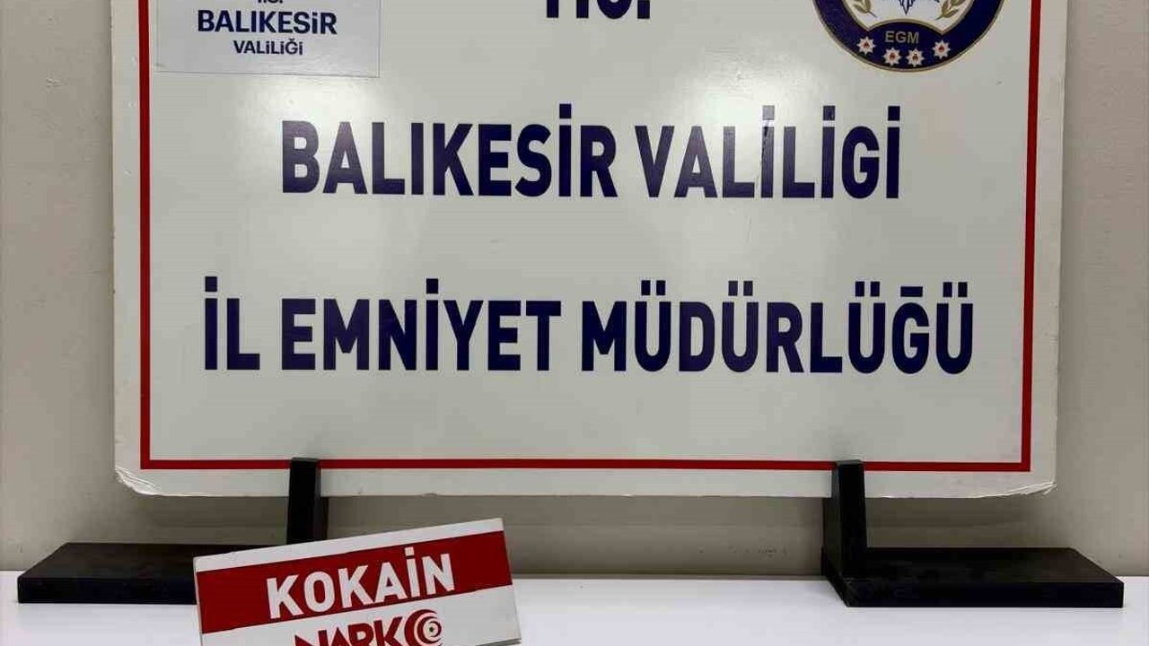 Edremit'te narkotik operasyonu: 7 şüpheli tutuklandı, 8 kg 19 g metamfetamin ile 30 g kokain ele geçirildi