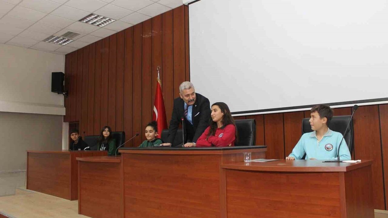 Efeler İlçe Öğrenci Meclisi yeni dönem çalışmalarına başladı