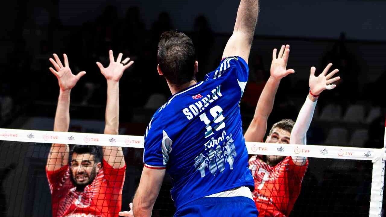 Efeler Ligi 2025-2026 10. Hafta: Halkbank deplasmanda Ziraat Bankkart'ı 3-0 mağlup etti