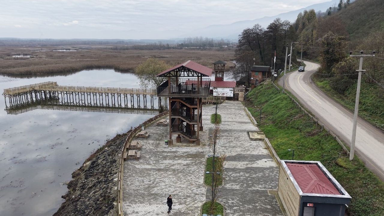Efteni Gölü'nde engelsiz iskele ile erişilebilir kuş gözlemi dönemi başladı