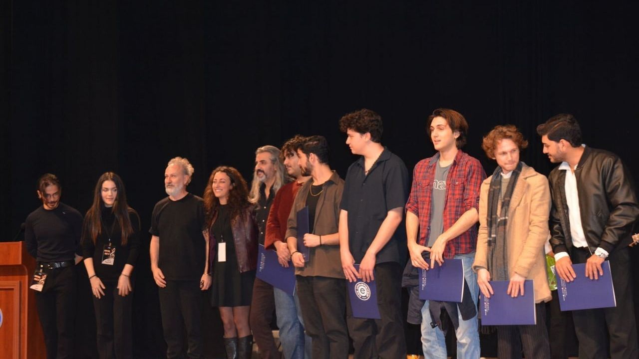 Ege Üniversitesi'ndeki 'Ege’nin Sesi' Yarışmasını Arben Özgeçer Kazandı